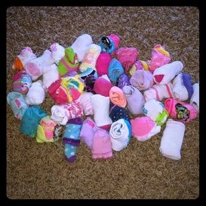 43+ pairs 🧦Socks🧦(Girls 2-5 years old)